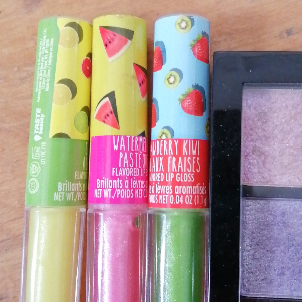 Makeup bundle - Picture 3 of 5